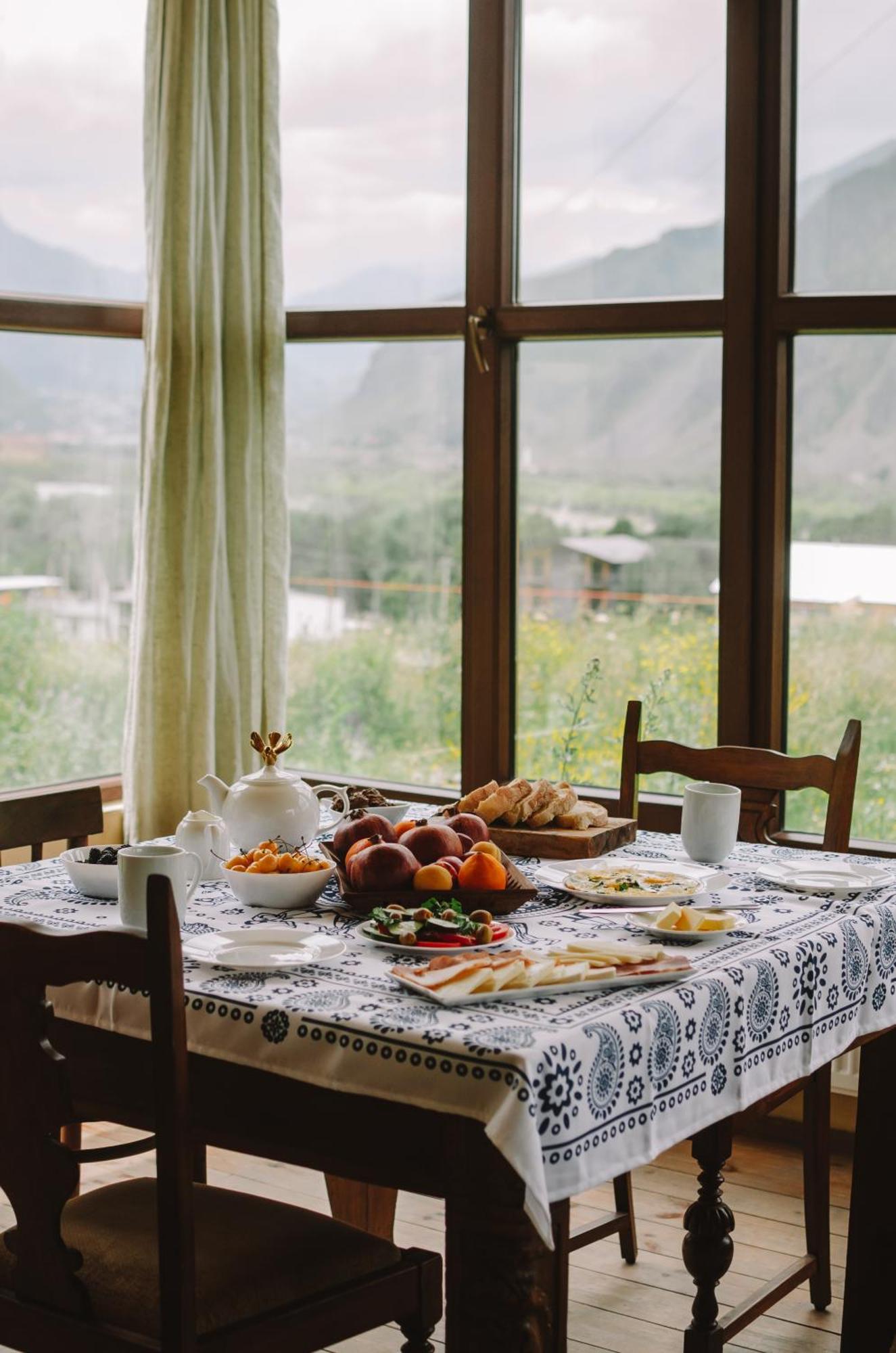 Hotel Arte In Kazbegi Extérieur photo